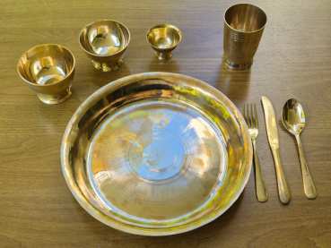 Nepalesisches Thali Set aus Messing | Traditionelles Essgeschirr (8-teilig)
